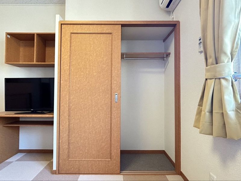 レオパレスプレジュール 収納