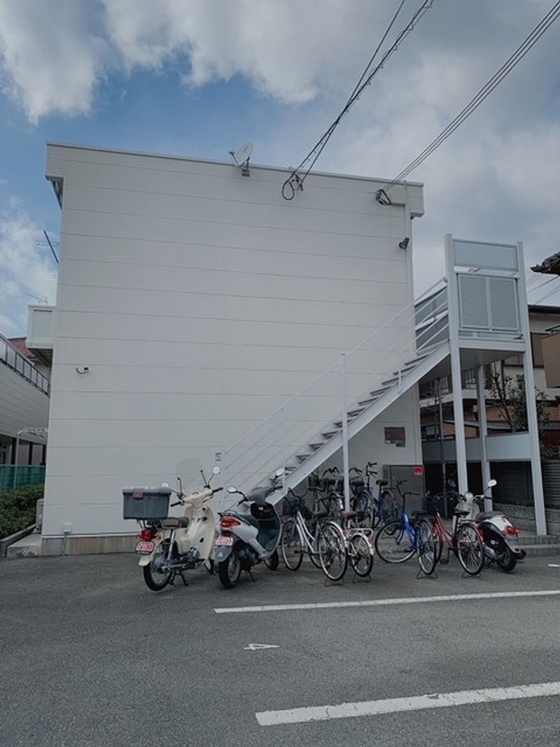 レオパレスＣｅｎｔｅｒＣｏｕｒｔ エントランス