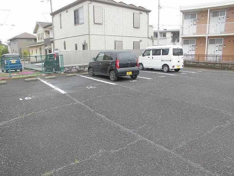 レオパレスＪＩＮＢＡ 駐車場