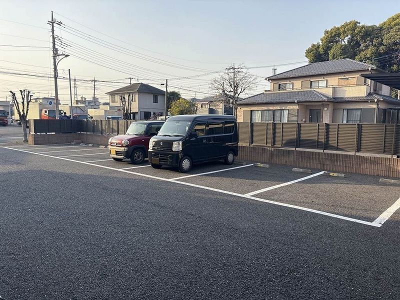 レオネクストセレーノ 駐車場