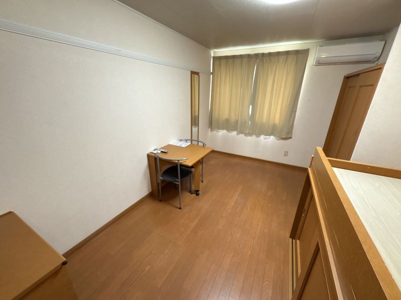 レオパレスラポール 居間