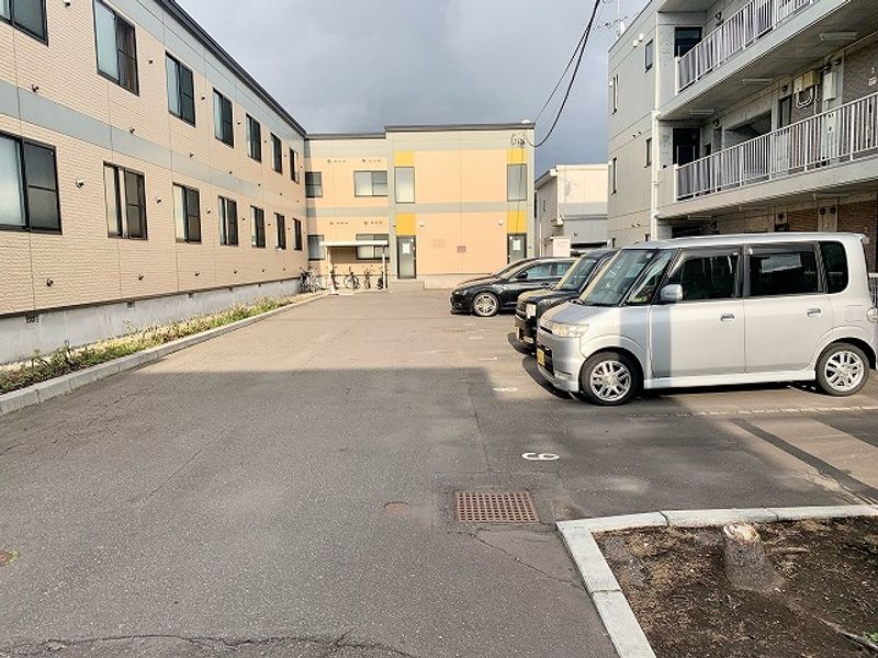 レオパレス日サルー時任町Ｂ 駐車場