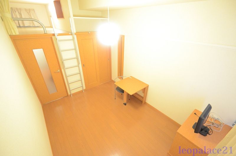 レオパレスぬまた 居間