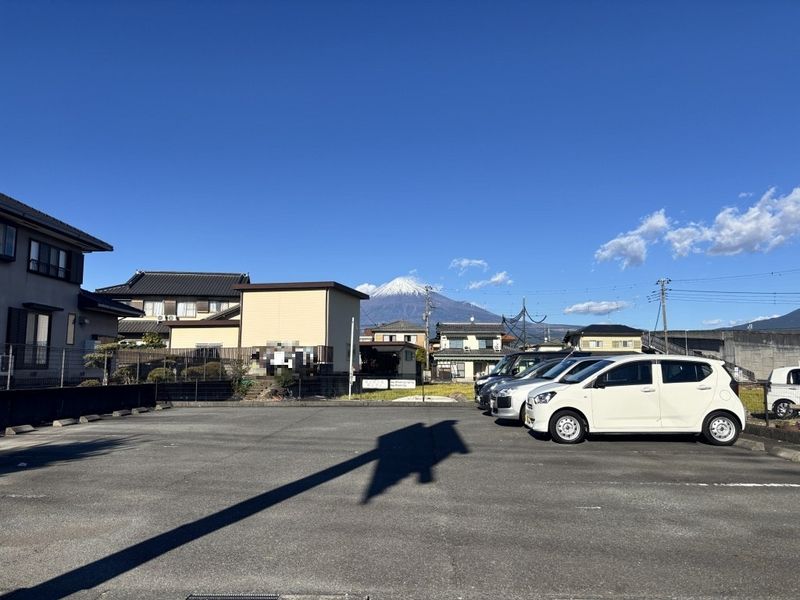 レオパレスＷＩＳＴＥＲＩＡ 駐車場
