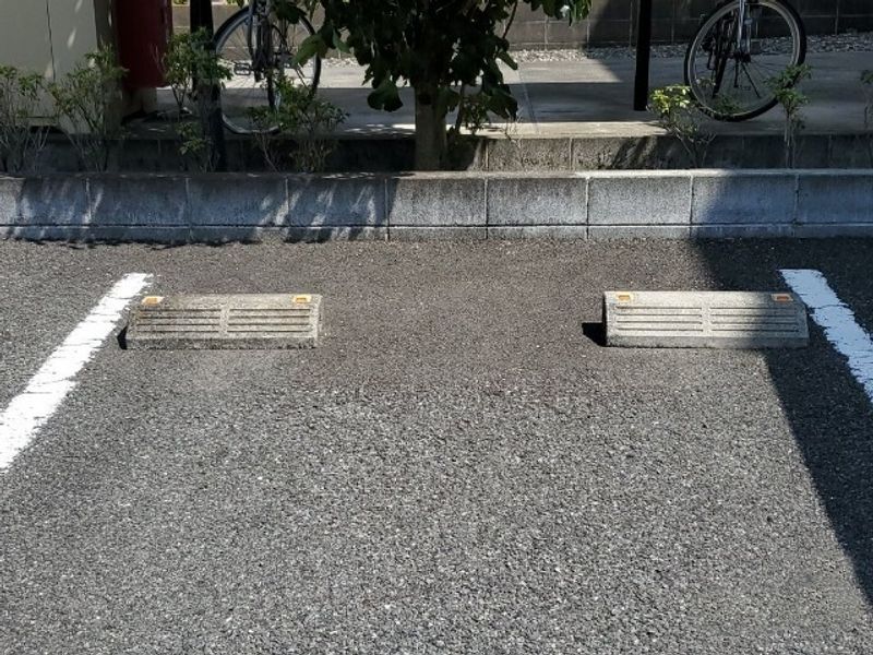 レオパレスＦ２ 駐車場