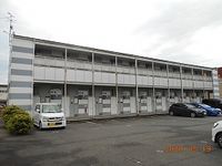 レオパレス燕良 駐車場