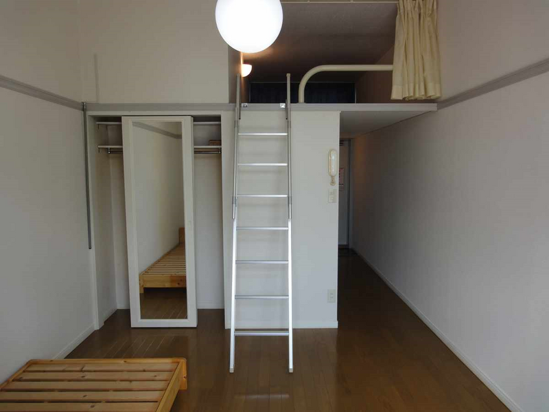 レオパレス二俣川 居間