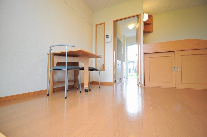 レオパレス２４０美里 居間