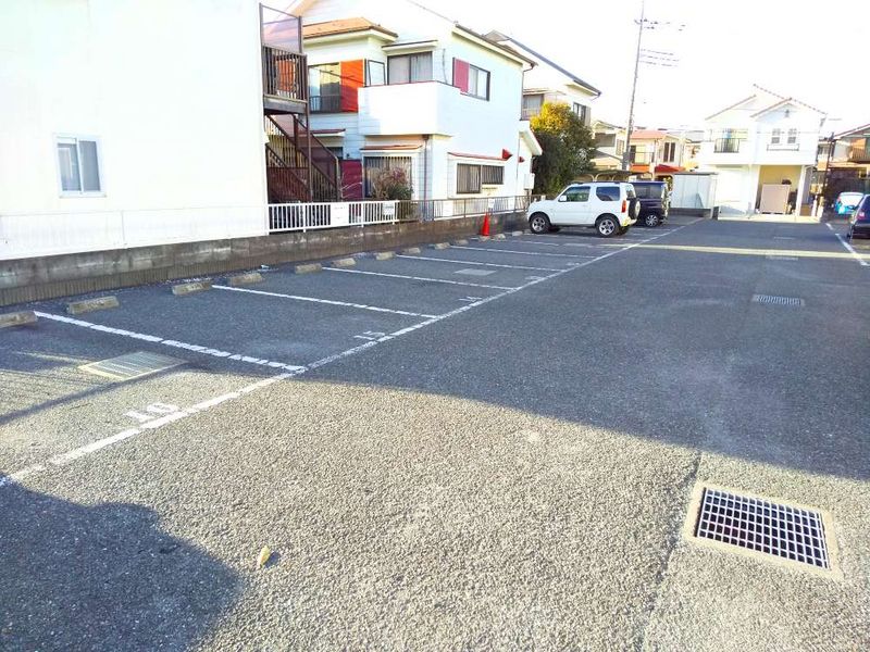 レオパレス寿 駐車場