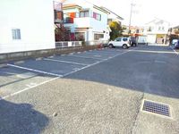 レオパレス寿 駐車場