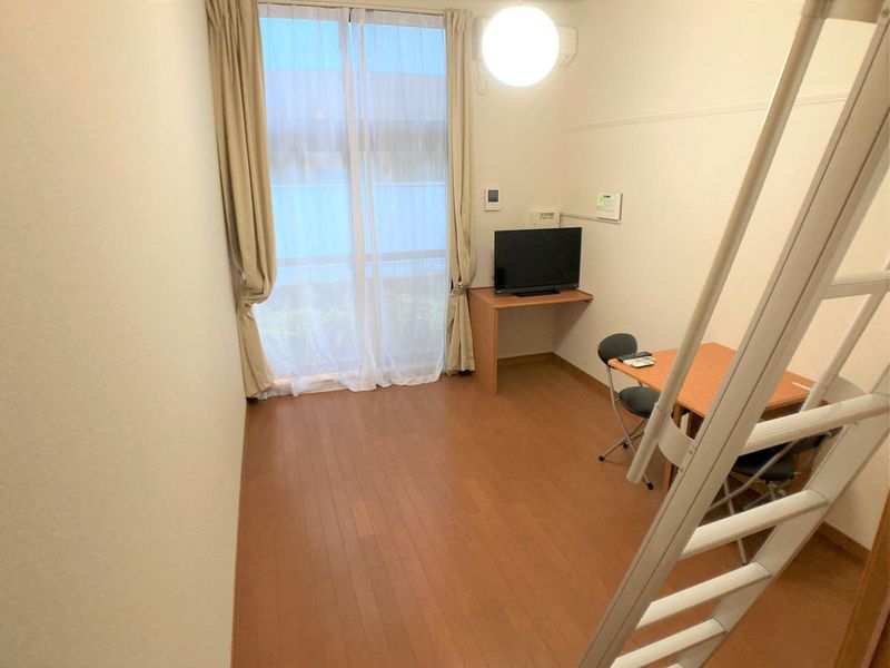 レオパレスジュネス紫原 居間