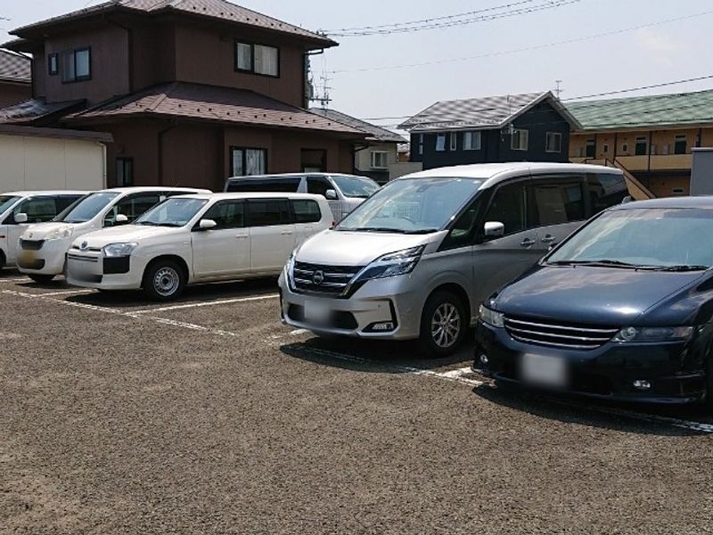 レオパレスサンライズ富谷町 駐車場