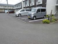 レオパレスグルーテンＡ 駐車場