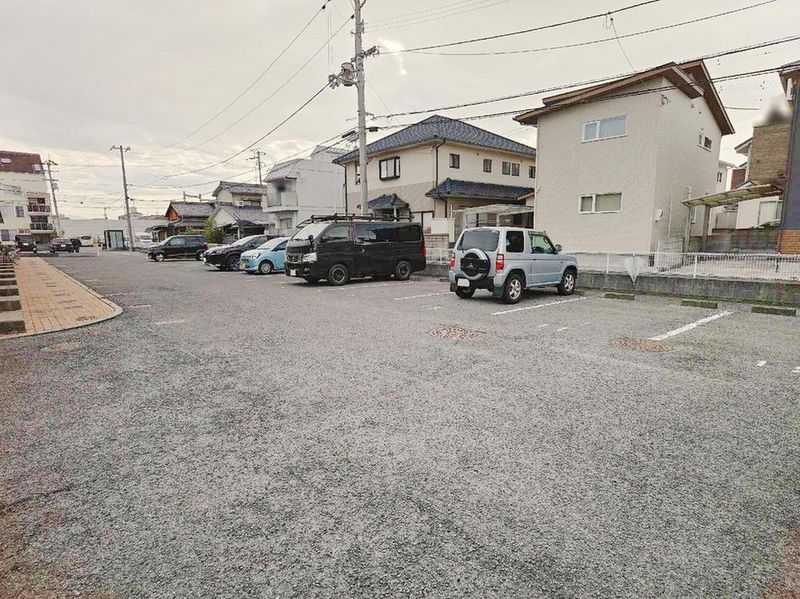 レオパレスフローラⅠ 駐車場