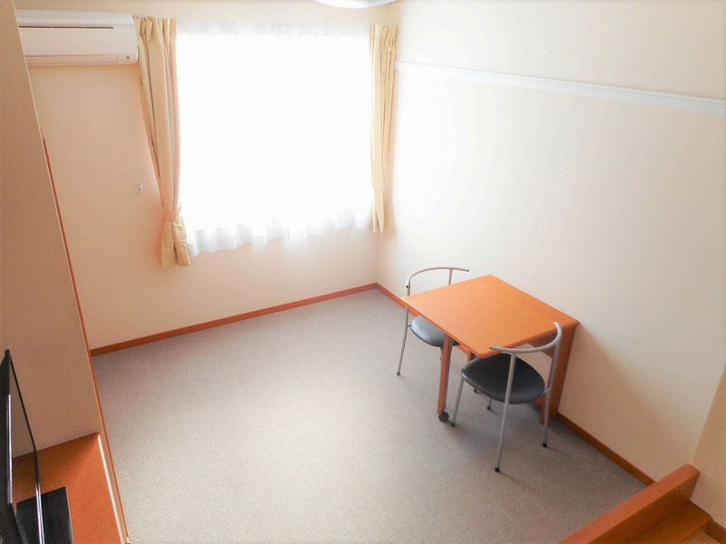レオパレスポム 居間