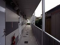 レオパレスタキオン 玄関