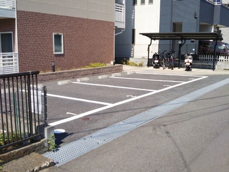 レオネクストグリーンウッド 駐車場