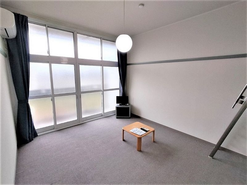 レオパレスサンライズマンション近見町 居間