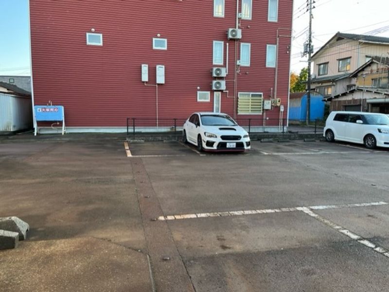レオパレスタウンコートＫ 駐車場