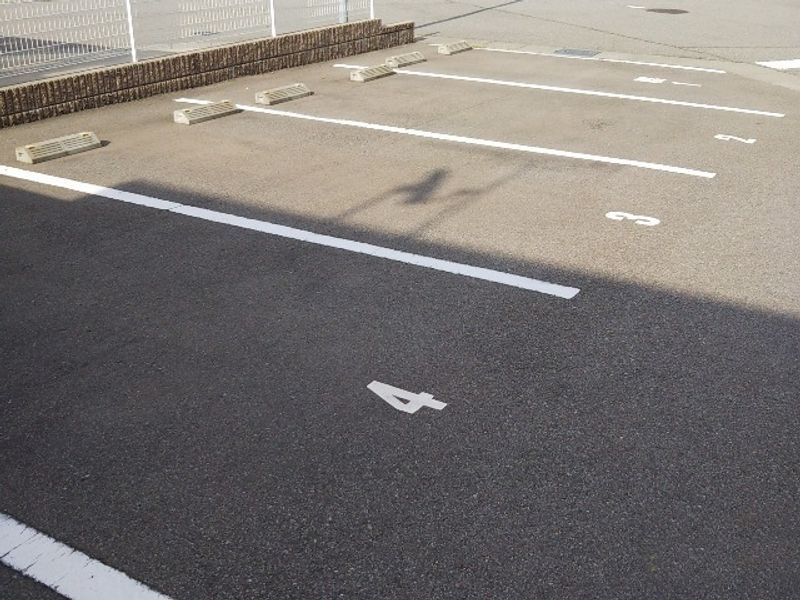 レオネクストペルラ 駐車場