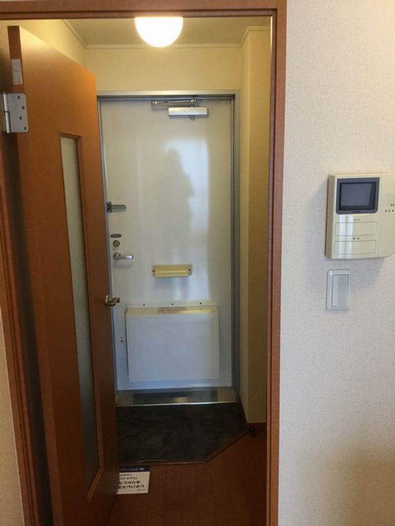 レオパレスリカヴィトスの丘 玄関