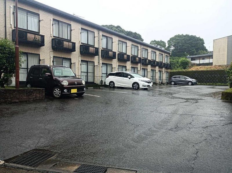 レオパレスｅｍｉ 駐車場