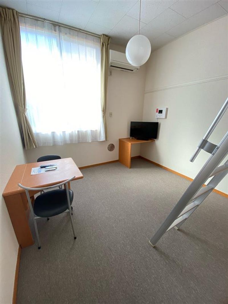 レオパレスアルバ 居間