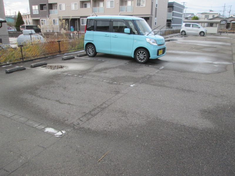 レオパレスオリビアンＢ 駐車場
