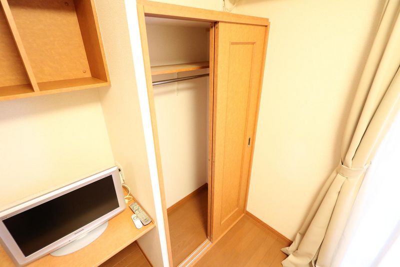 レオパレスミニョン　フルール 収納