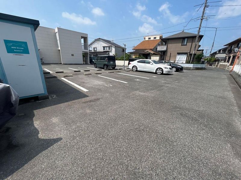 レオパレスＭ＆Ｋ 駐車場
