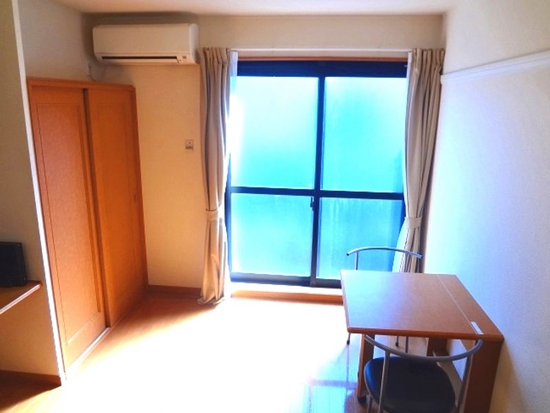 レオパレスカーサ南風 居間