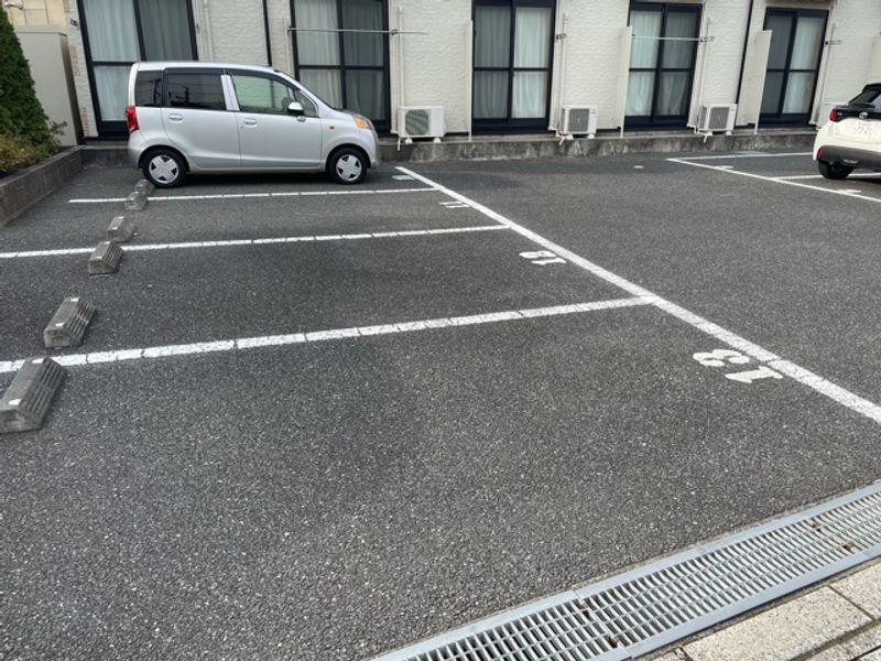 レオパレスシェルズ 駐車場