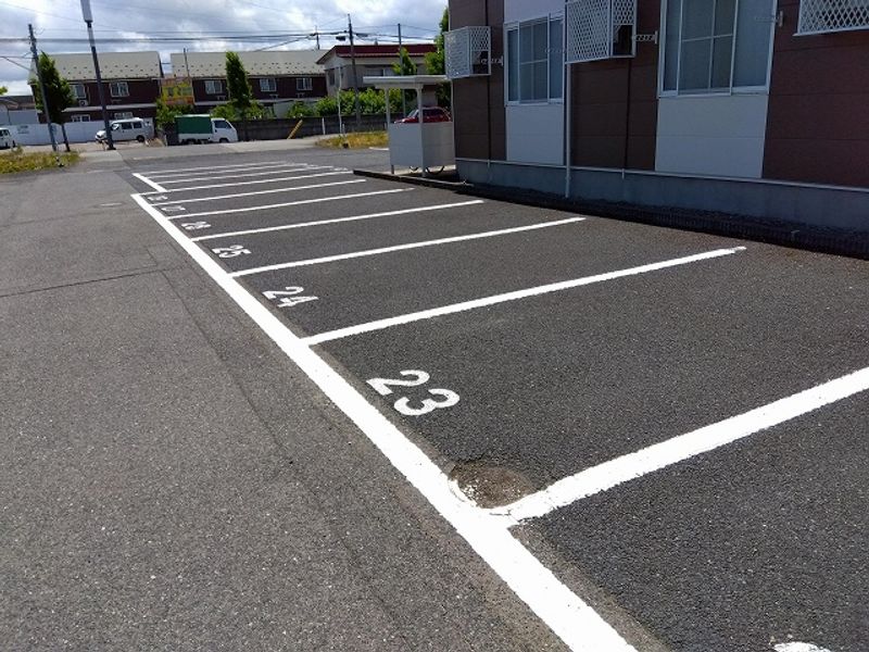 レオパレスフルールⅡ 駐車場
