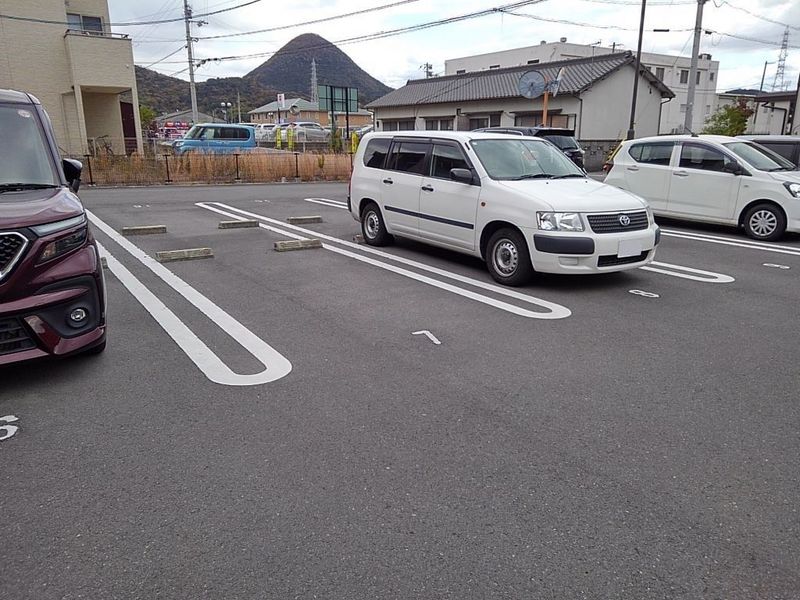 レオネクストクレール国分寺 駐車場