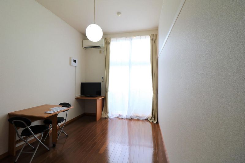 レオパレスみかげ 居間