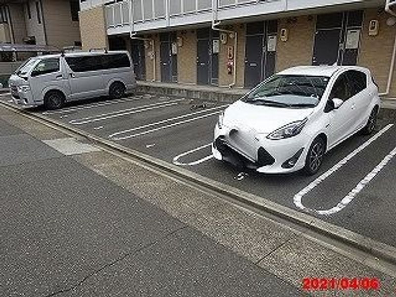 レオパレスヴェルーガ 駐車場
