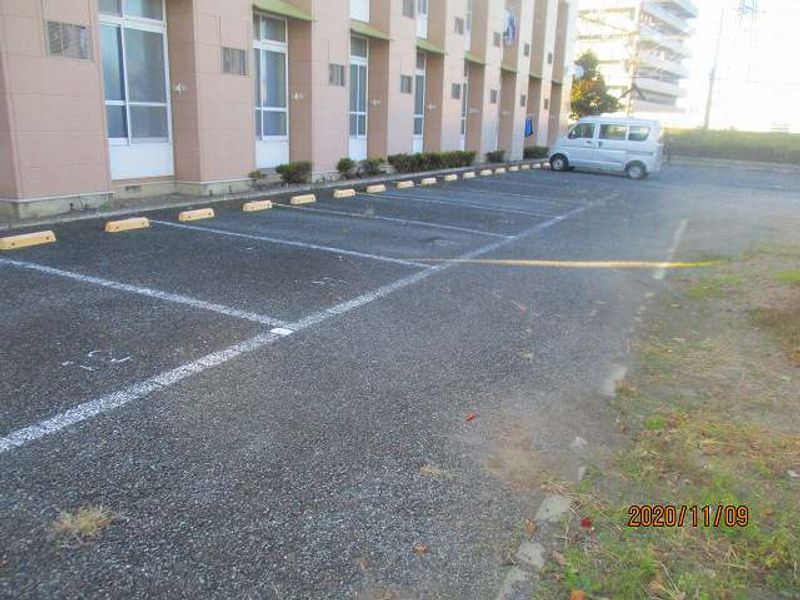 レオパレス諏訪 駐車場