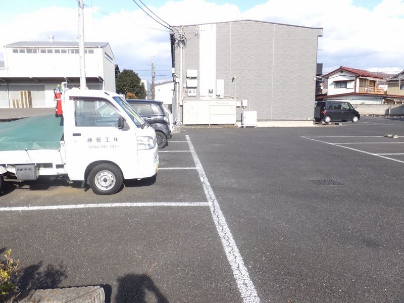 レオパレス翠 駐車場