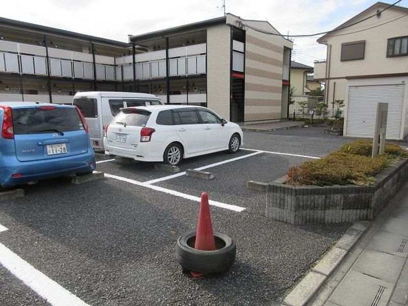 レオパレスＭ＆Ｋ 駐車場