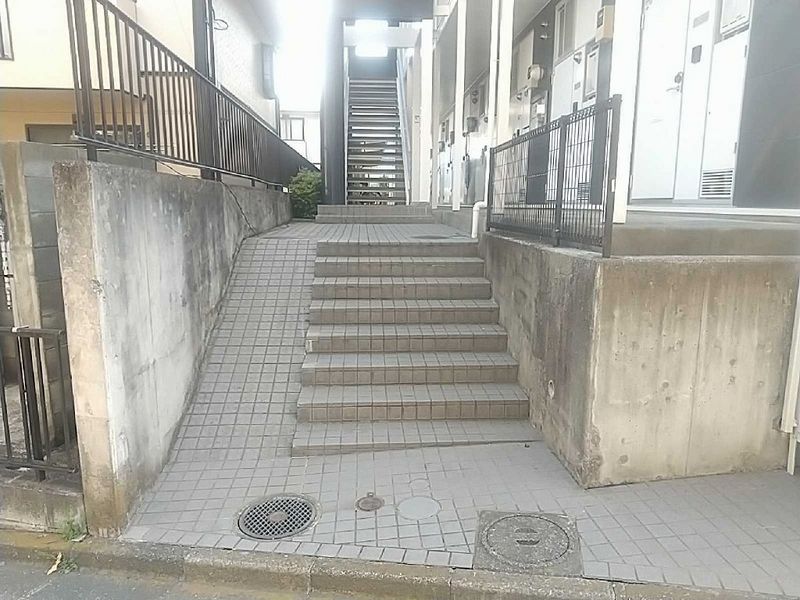 レオパレス城 エントランス
