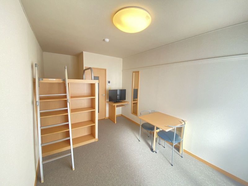 レオパレスエスポ牛川通Ⅲ 居間