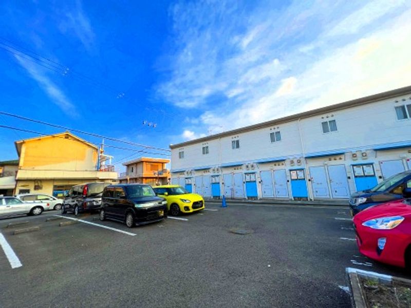 レオパレス松 駐車場