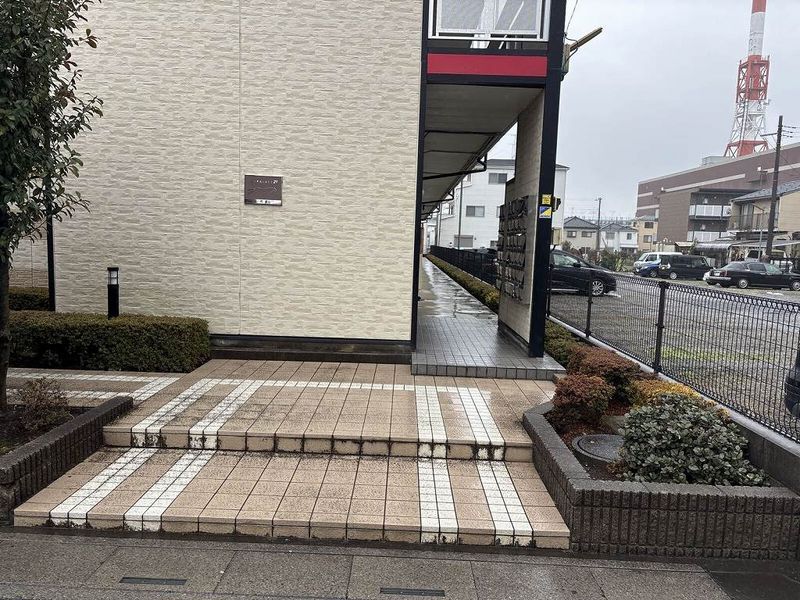 レオパレス山崎８５ エントランス
