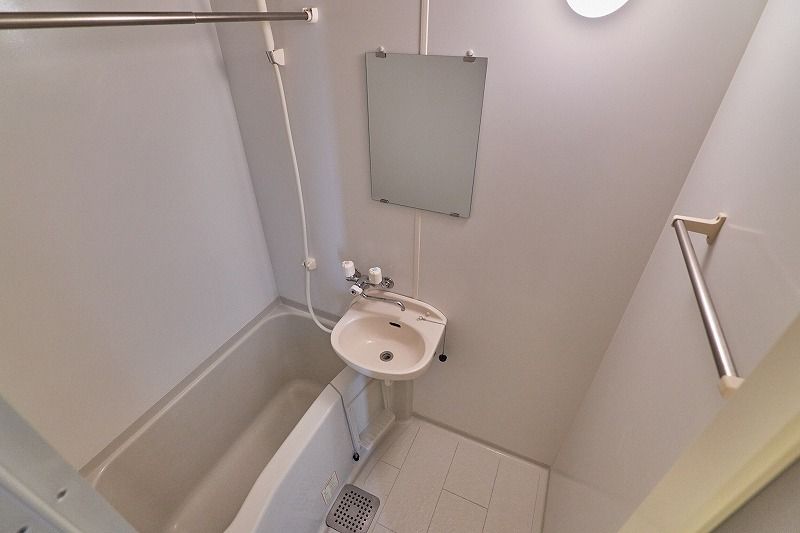 レオパレスサンマリン津 風呂