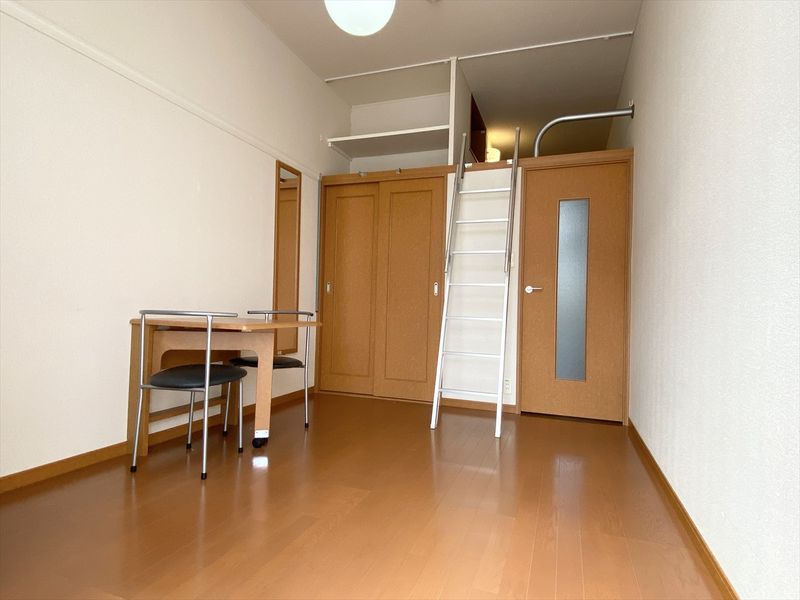 レオパレス王子台弐番館 寝室