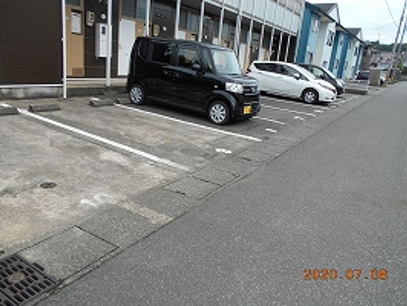 レオパレスみどり 駐車場