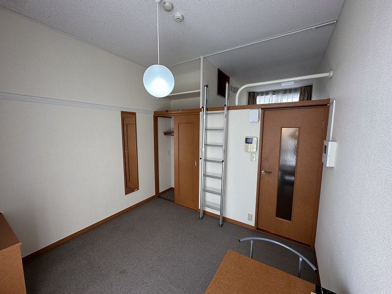 レオパレスコンフォートヒルズ 寝室