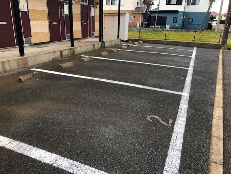レオパレスラ　プランタン 駐車場