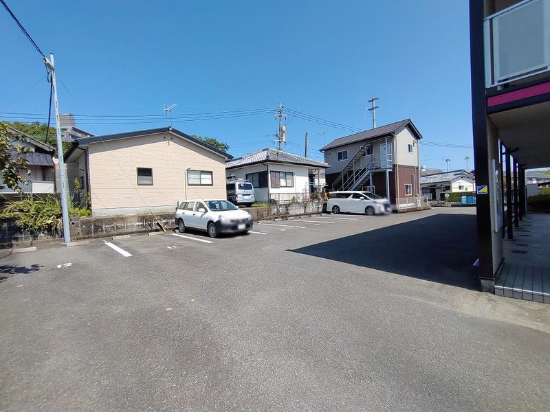 レオパレス源藤 駐車場