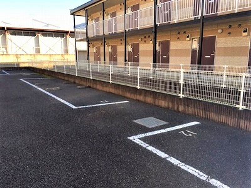 レオパレスＭＡＮＡＢＥ 駐車場